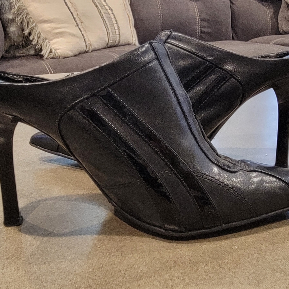 Women's shoes